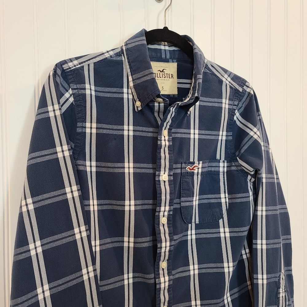 Hollister plaid button down, S